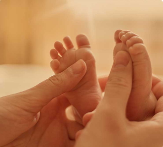 Baby macht eine Rolle
