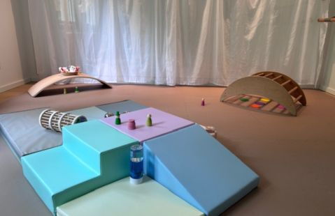 Pikler Kurs Berlin Steglitz Lichterfelde Eltern-Kind Kurse Softplay Piklerbogen Piklerdreieck